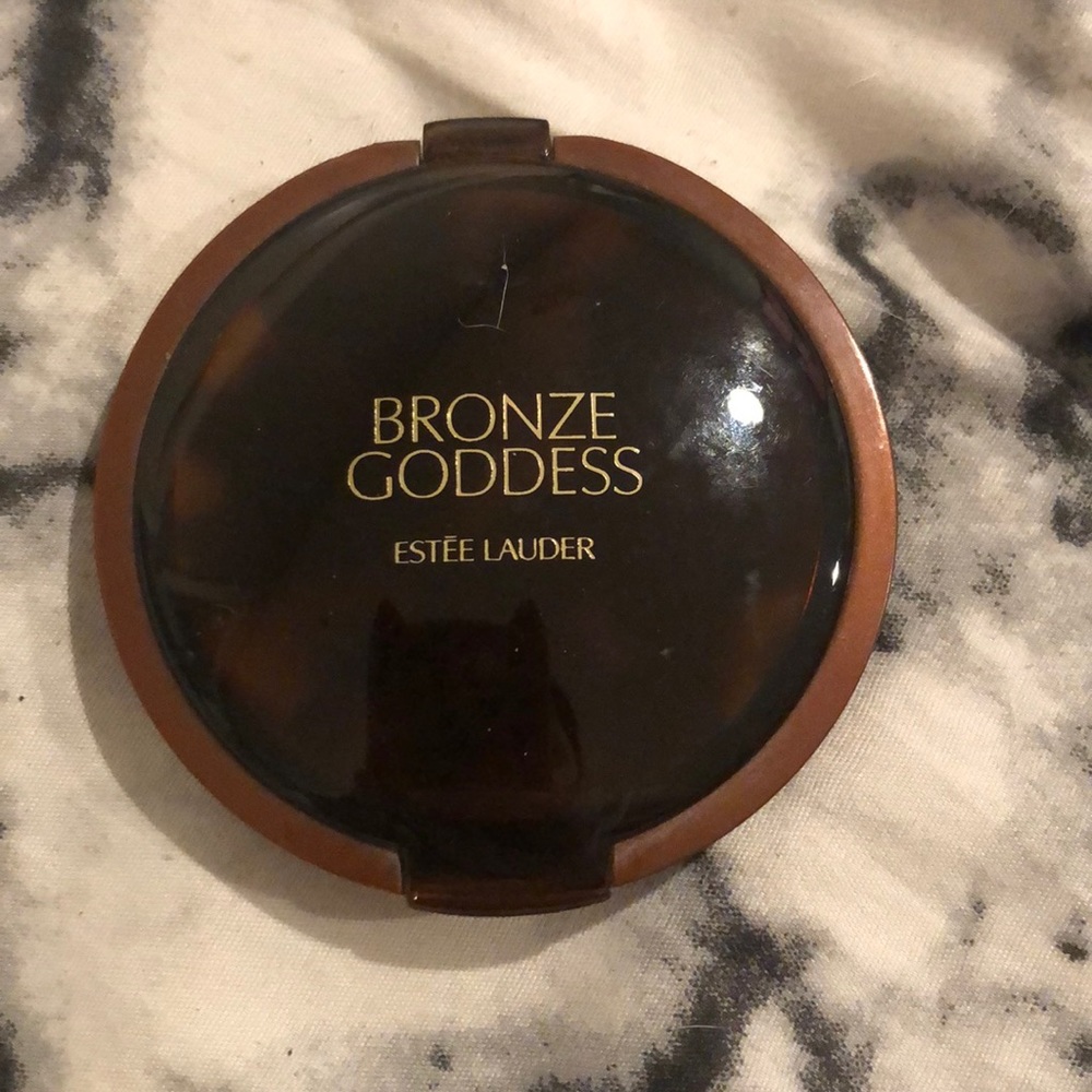 Estée Lauder bronze goddess highlighter